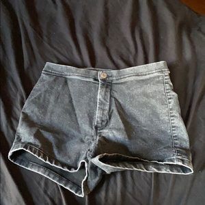 Highwaisted gray shorts